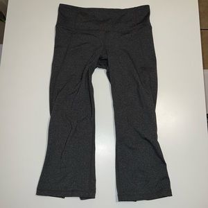 Lululemon | Gather & Crow Crop | Size 6